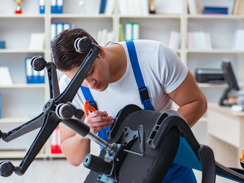 Jak złożyć fotel gamingowy? Nie taki montaż straszny, jak go malują!