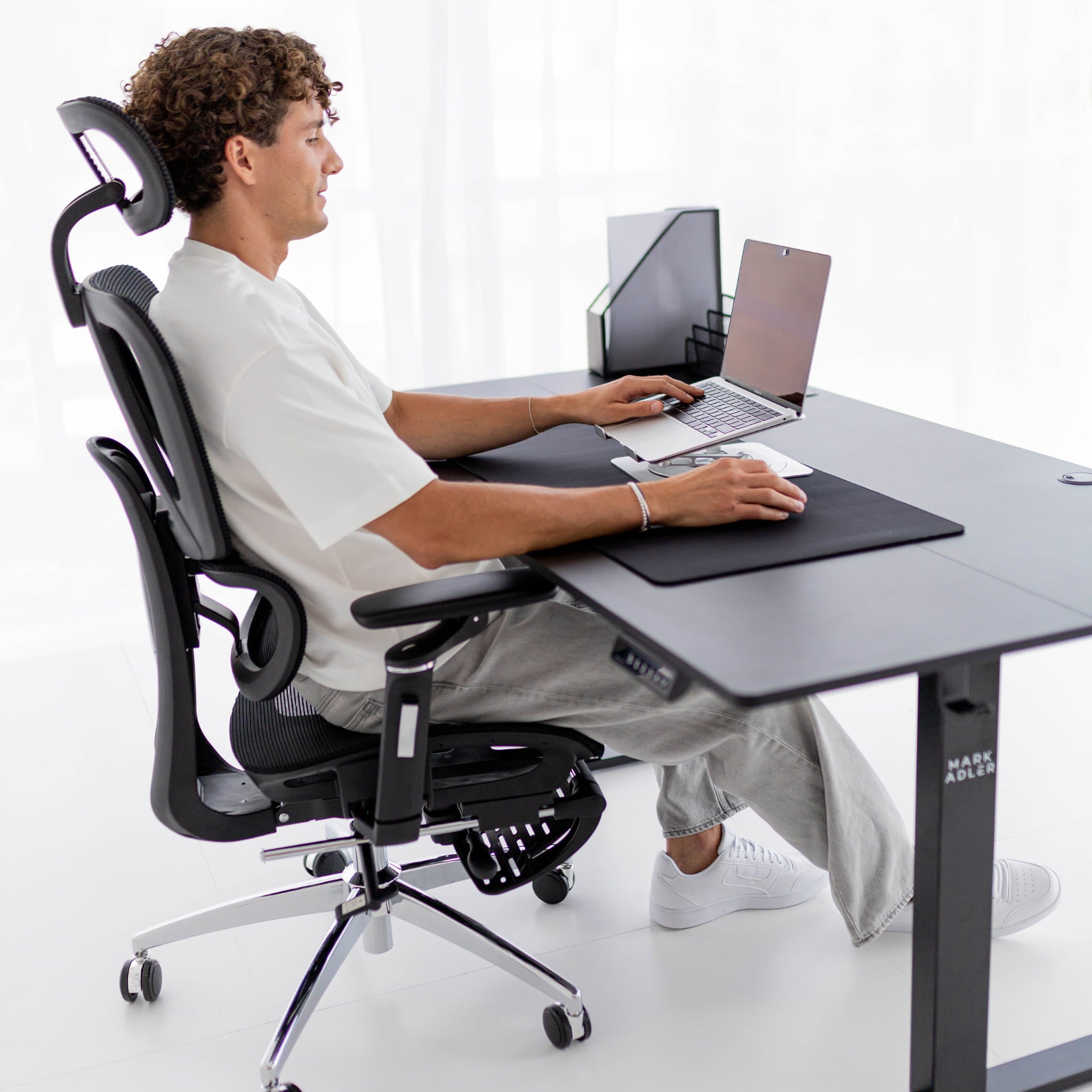 Birou electric Mark Adler Leader 7.6 Black 160 cm