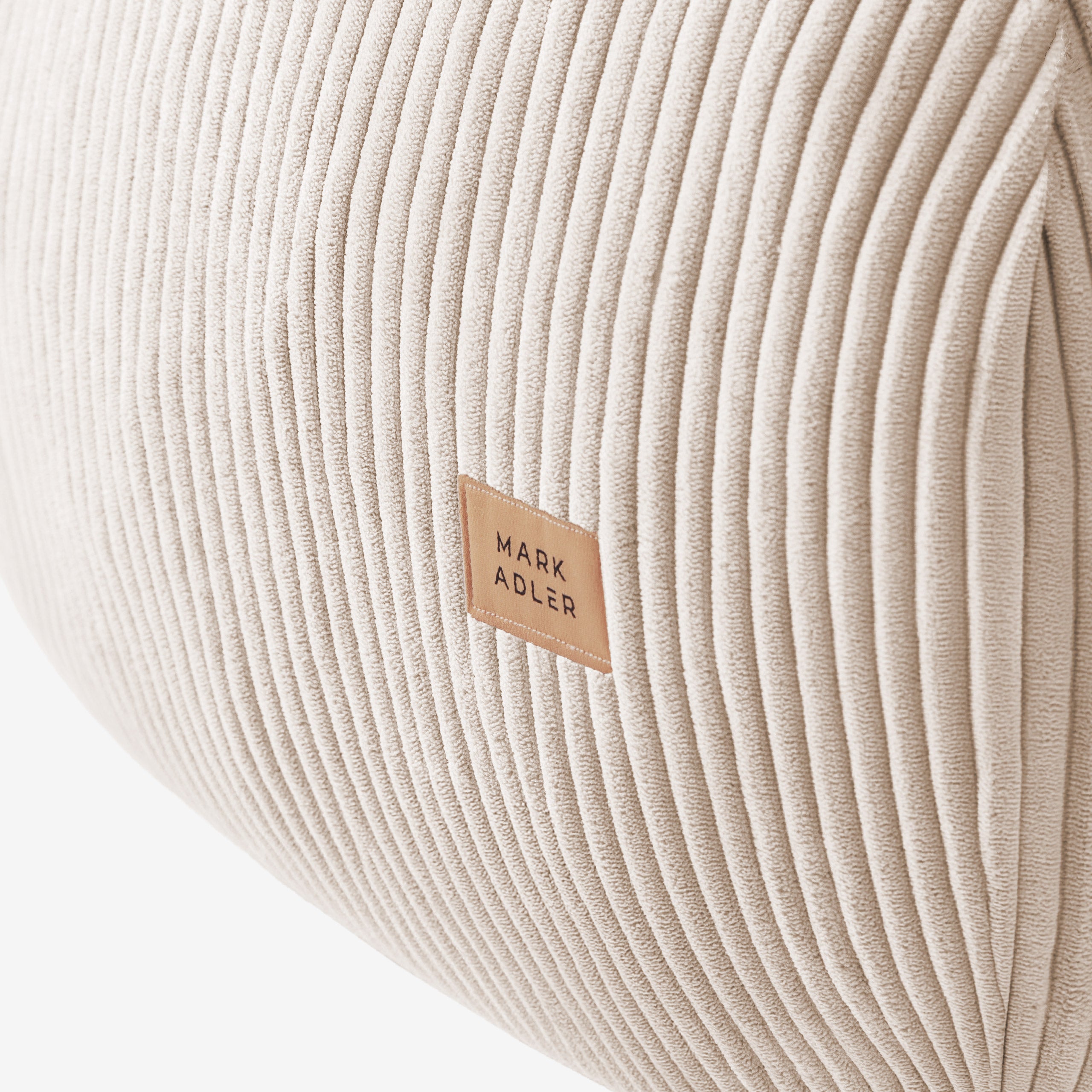 Fotoliu puf din catifea raiată bej Mark Adler Comfy 1.0 Beige
