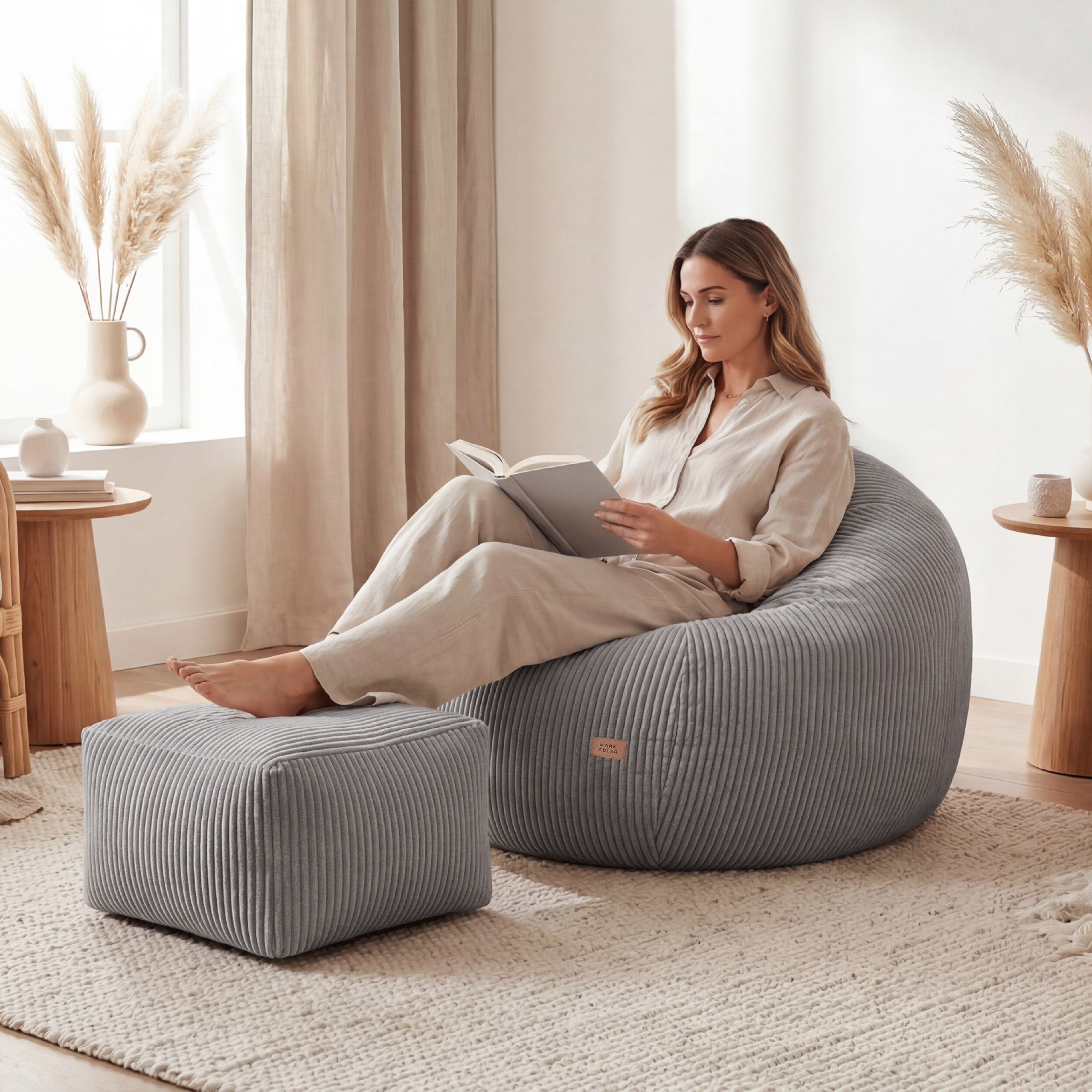 Fotoliu puf din catifea raiată cu suport pentru picioare Mark Adler Comfy 3.0 Grey