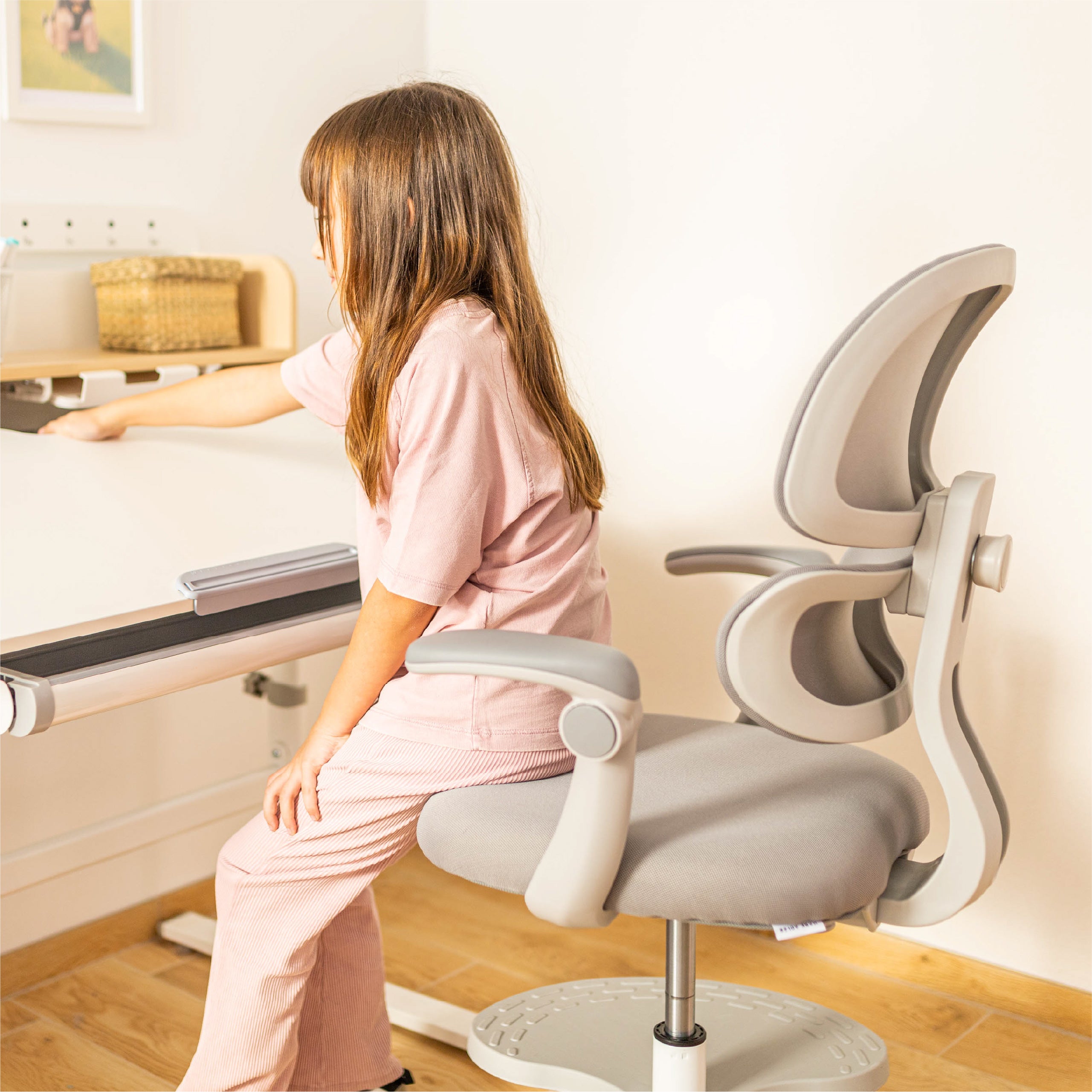 Scaun ergonomic pentru copii Mark Adler Junior 4.4 Gri