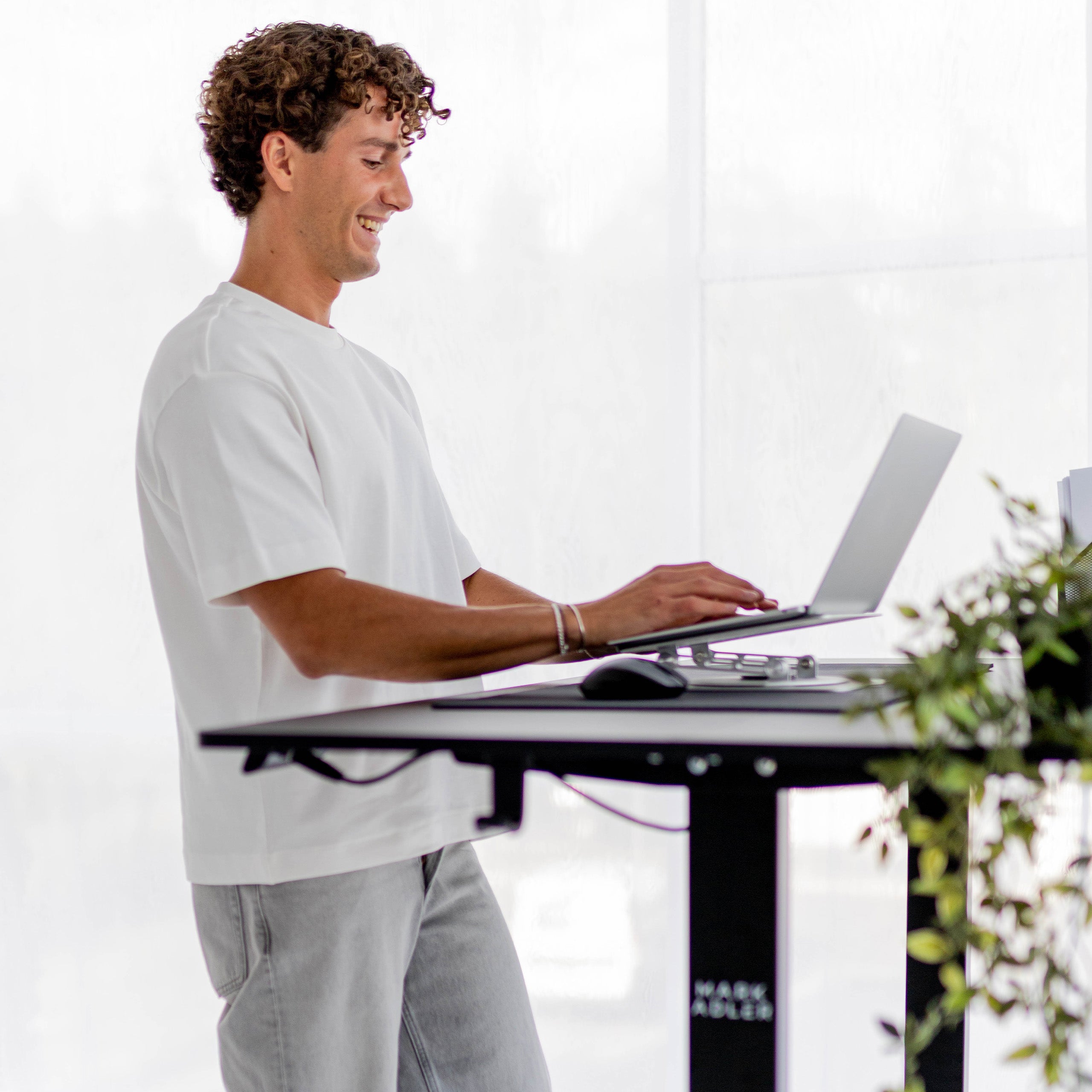 Suport pentru căști, rucsac sau geantă