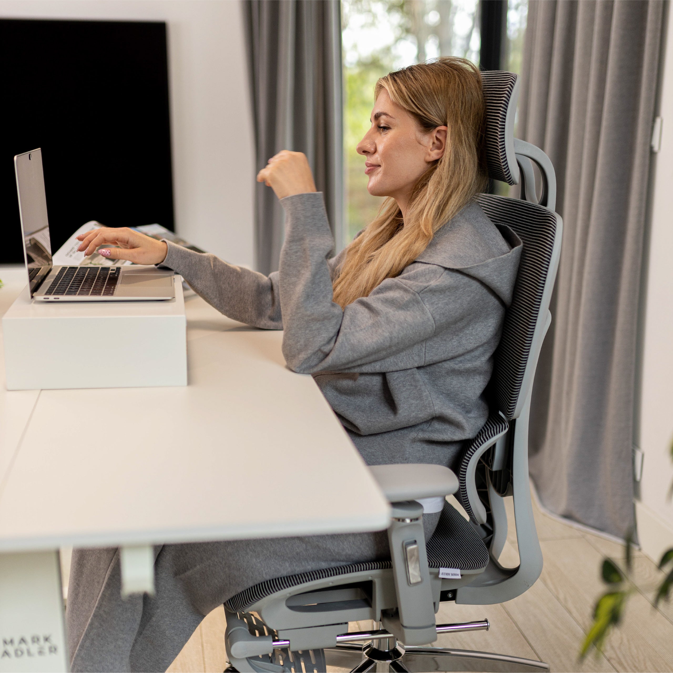 Suport pentru căști, rucsac sau geantă