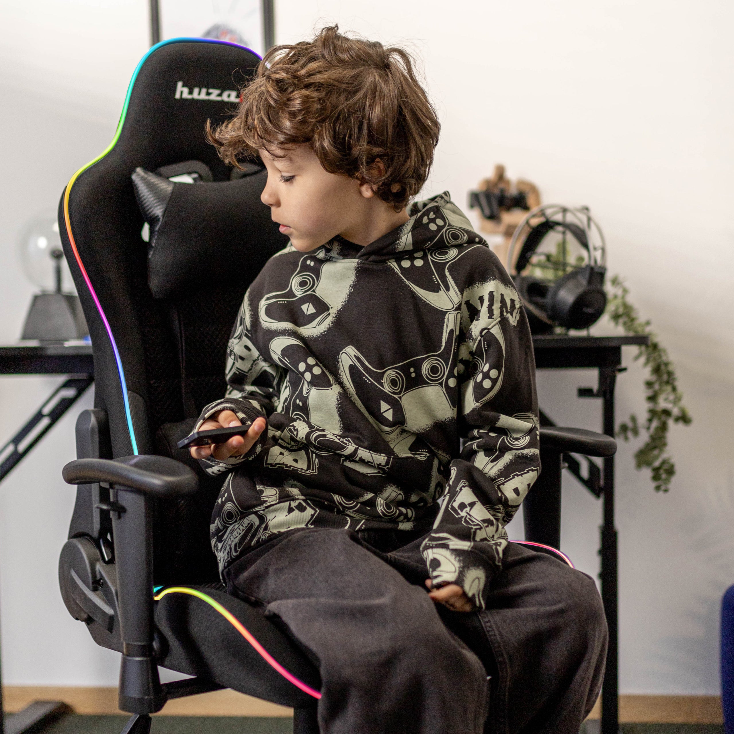 Scaun de gaming pentru copii HUZARO RANGER 6.0 RGB Mesh